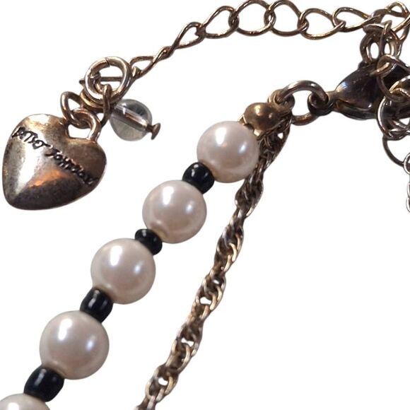 🔥Betsey Johnson Farmhouse Bow Necklace – Floral Pearl Beaded Statement Jewelr - Picture 3 of 3